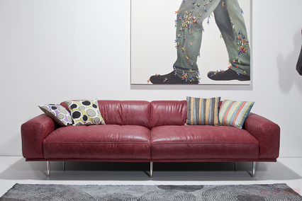 Sofa Lorenzo red KARE + Studio Divani